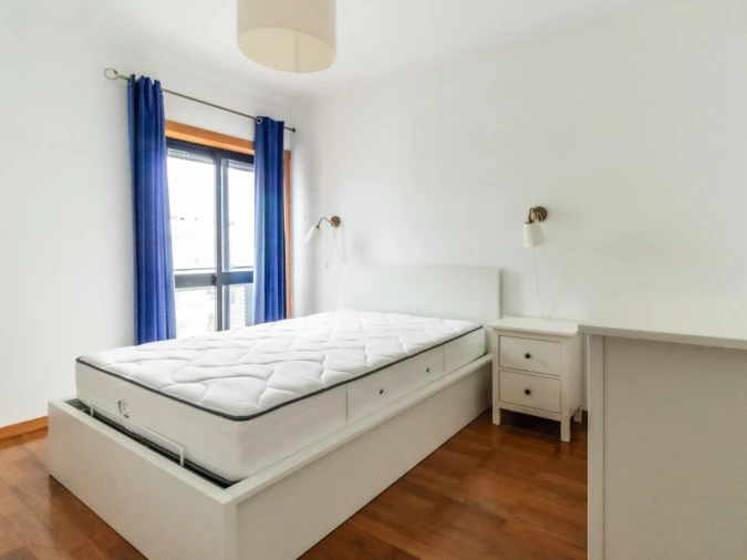 Apartamento T2 para Arrendamento em Santo Antonio dos Olivais Foto 13