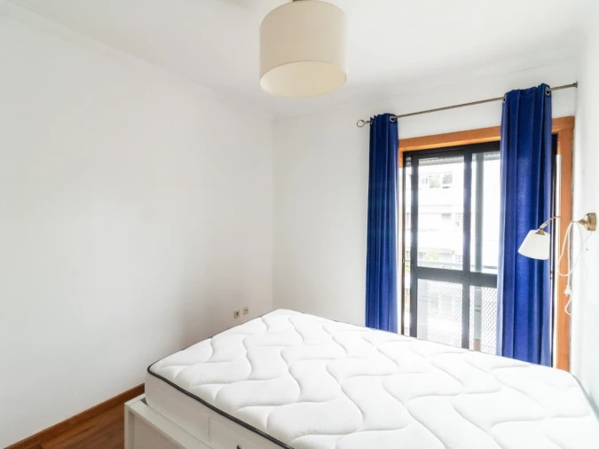 Apartamento T2 para Arrendamento em Santo Antonio dos Olivais Foto 5