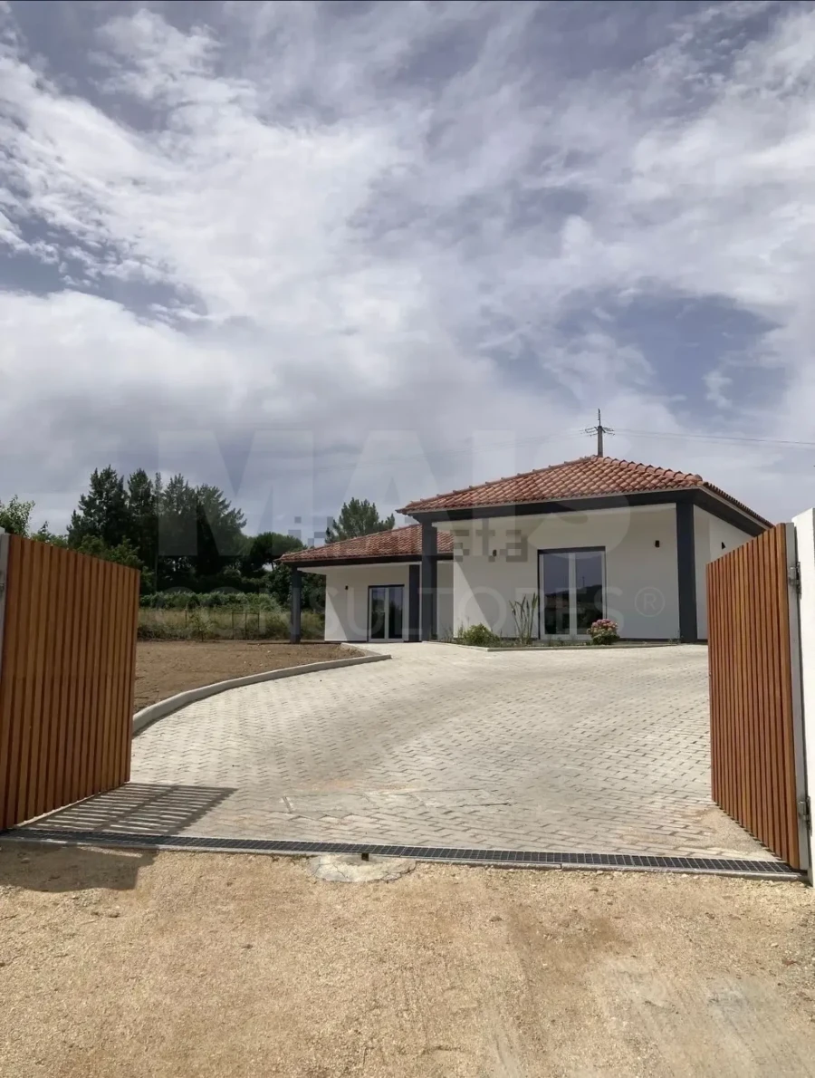 Moradia T3 para Venda em Vermelha Foto 2