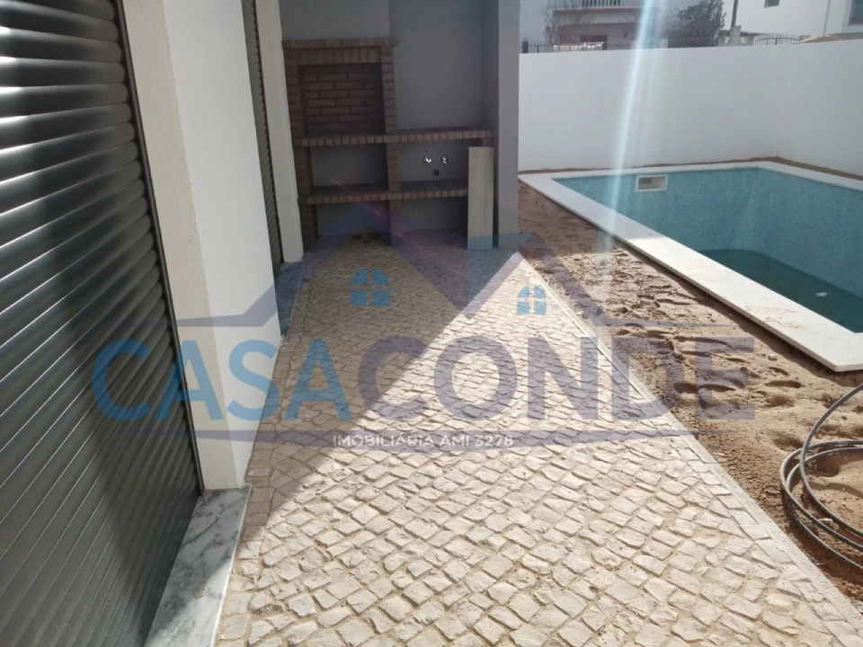 Moradia T4 para Venda em Fernao Ferro Foto 40