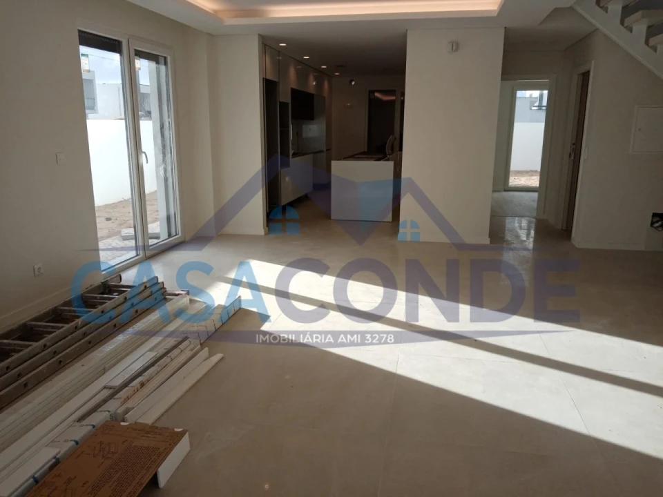 Moradia T4 para Venda em Fernao Ferro Foto 43