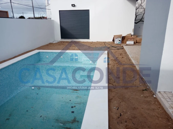 Moradia T4 para Venda em Fernao Ferro Foto 33