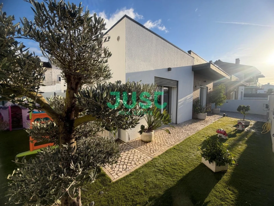 Moradia T3 para Venda em Quinta do Conde Foto 3