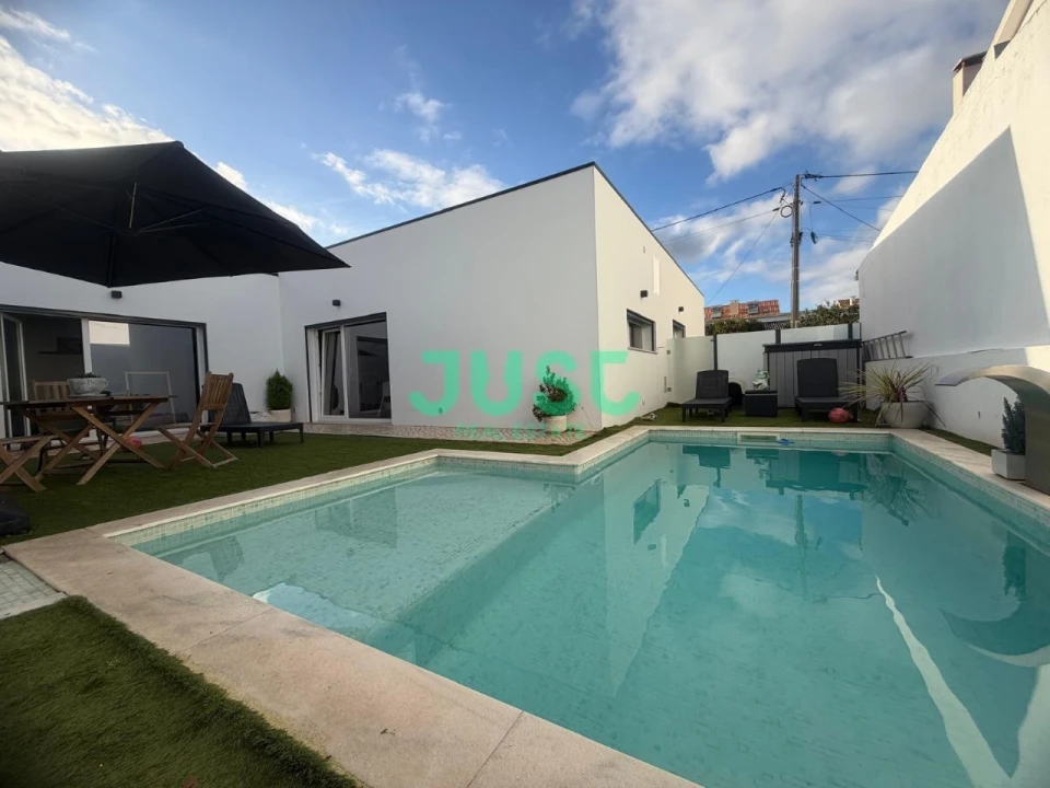 Moradia T3 para Venda em Quinta do Conde Foto 1