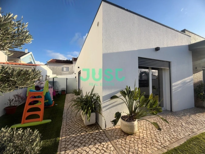 Moradia T3 para Venda em Quinta do Conde Foto 4