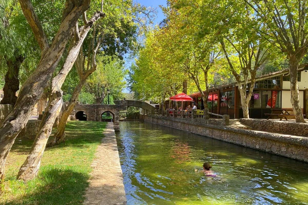 Moradia T2 para Venda em Alte Foto 15