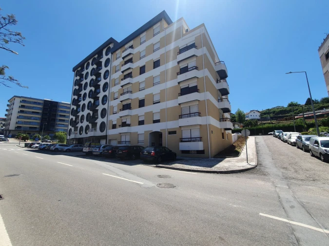 Apartamento T3 para Venda em O. Azeméis, Riba-Ul, Ul, Macinhata Seixa, Madail