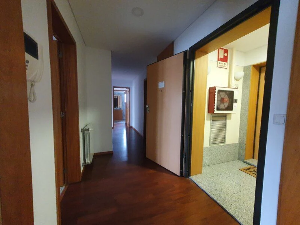 Apartamento T2 para Venda em Oliveira do Douro Foto 2