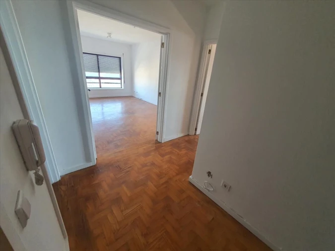 Apartamento T3 para Venda em Vilar de Andorinho Foto 3