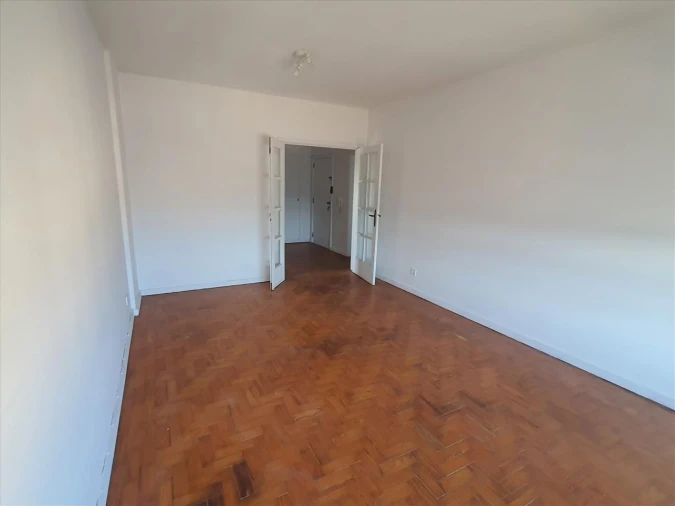 Apartamento T3 para Venda em Vilar de Andorinho Foto 5