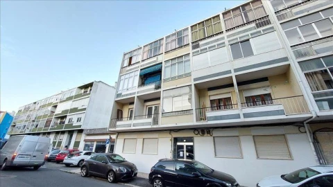 Apartamento T2 para Venda em Agualva e Mira-Sintra