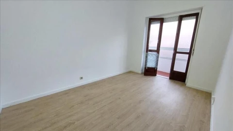 Apartamento T2 para Venda em Agualva e Mira-Sintra