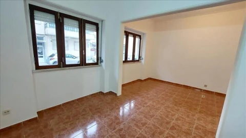 Apartamento T2 para Venda em Agualva e Mira-Sintra