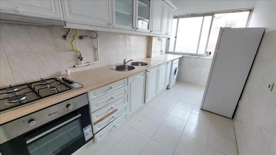 Apartamento T2 para Venda em Agualva e Mira-Sintra Foto 12