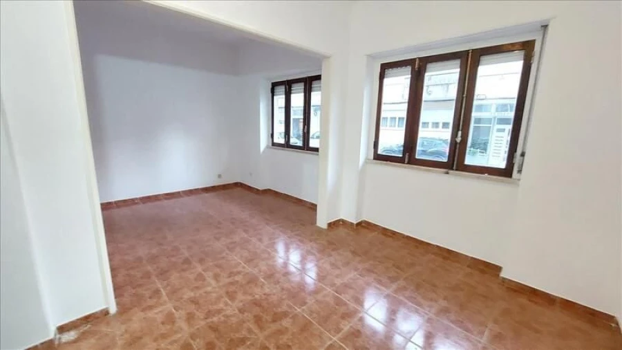 Apartamento T2 para Venda em Agualva e Mira-Sintra Foto 4
