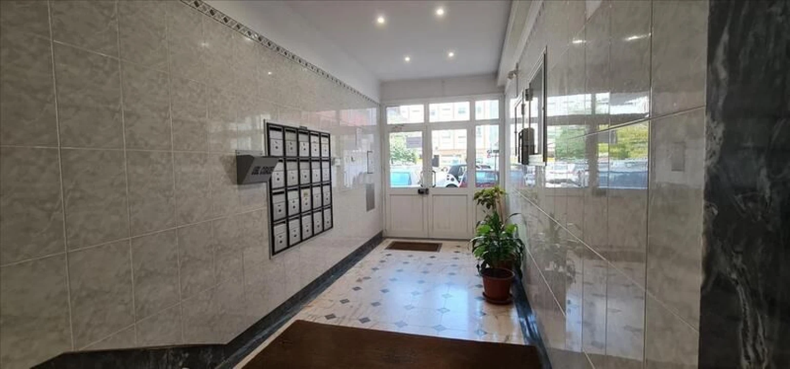 Apartamento T2 para Venda em Queluz e Belas Foto 2