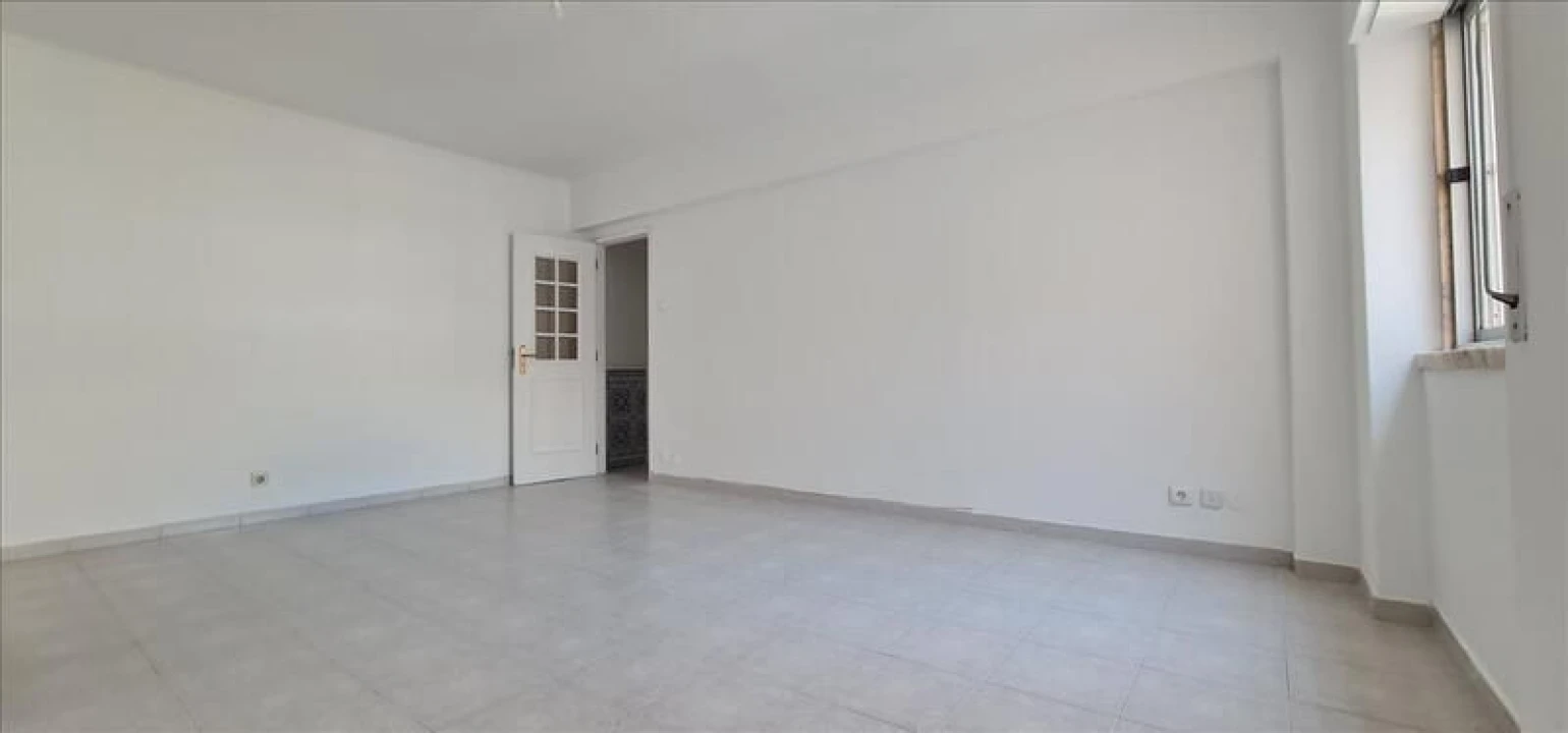 Apartamento T2 para Venda em Queluz e Belas Foto 6