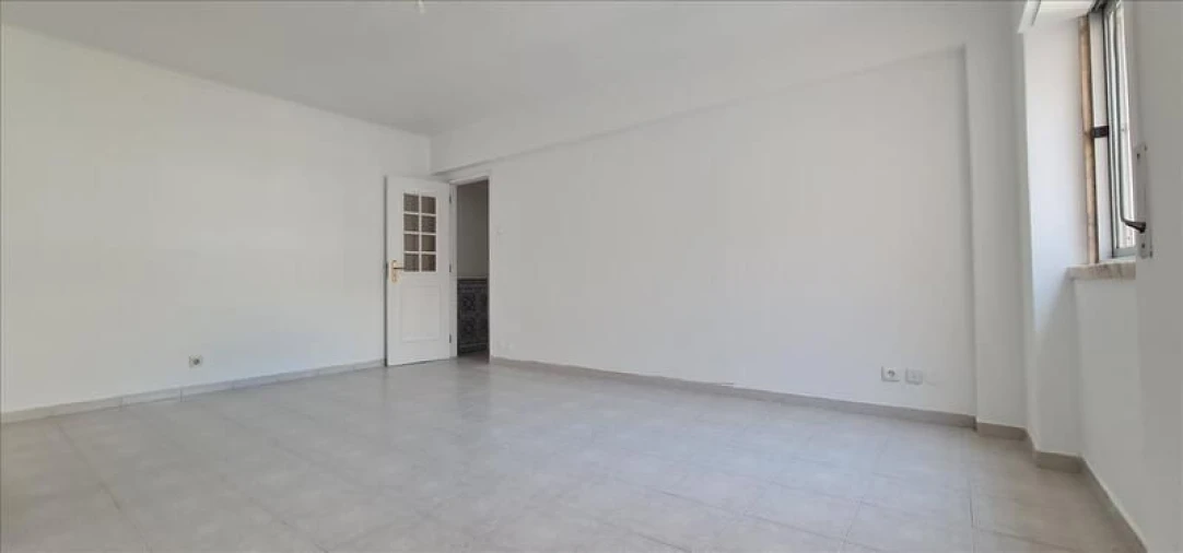 Apartamento T2 para Venda em Queluz e Belas Foto 6