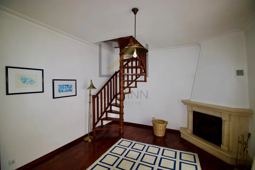 Apartamento T2 para Arrendamento em Carcavelos e Parede Foto 2