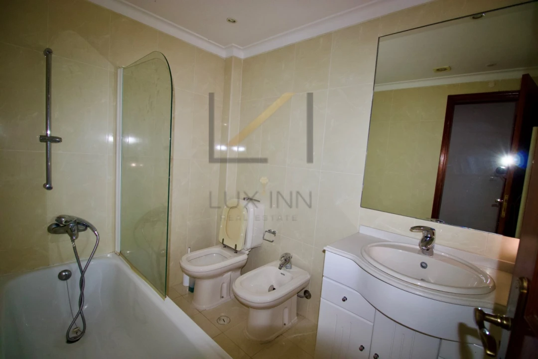 Apartamento T2 para Arrendamento em Carcavelos e Parede Foto 9