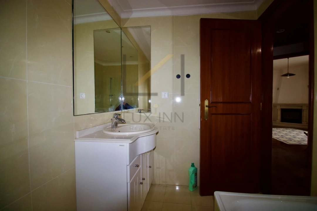 Apartamento T2 para Arrendamento em Carcavelos e Parede Foto 10