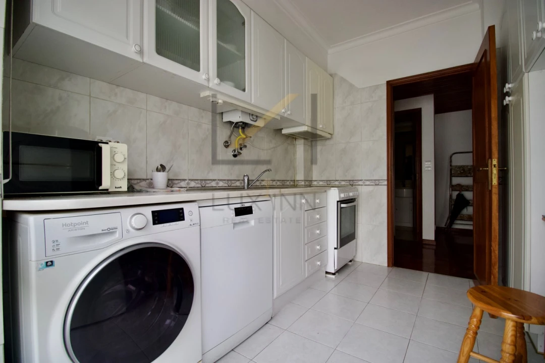 Apartamento T2 para Arrendamento em Carcavelos e Parede Foto 6