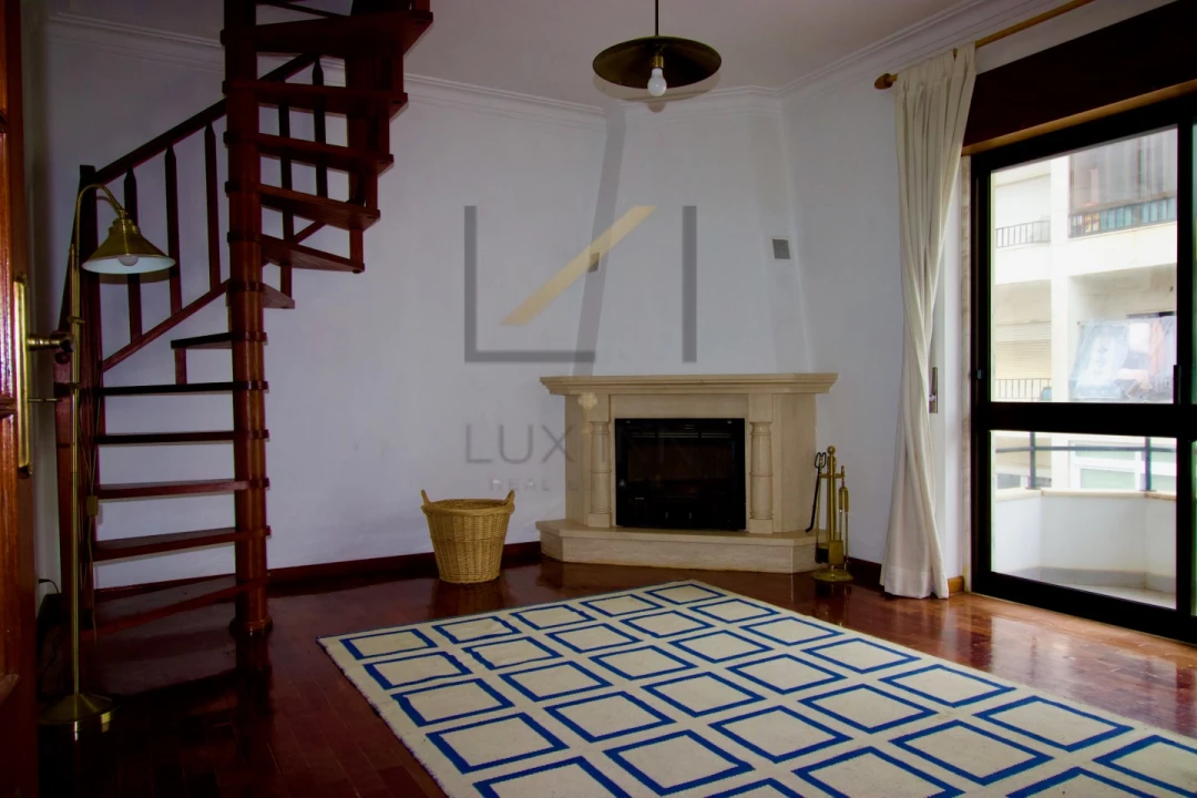 Apartamento T2 para Arrendamento em Carcavelos e Parede Foto 1