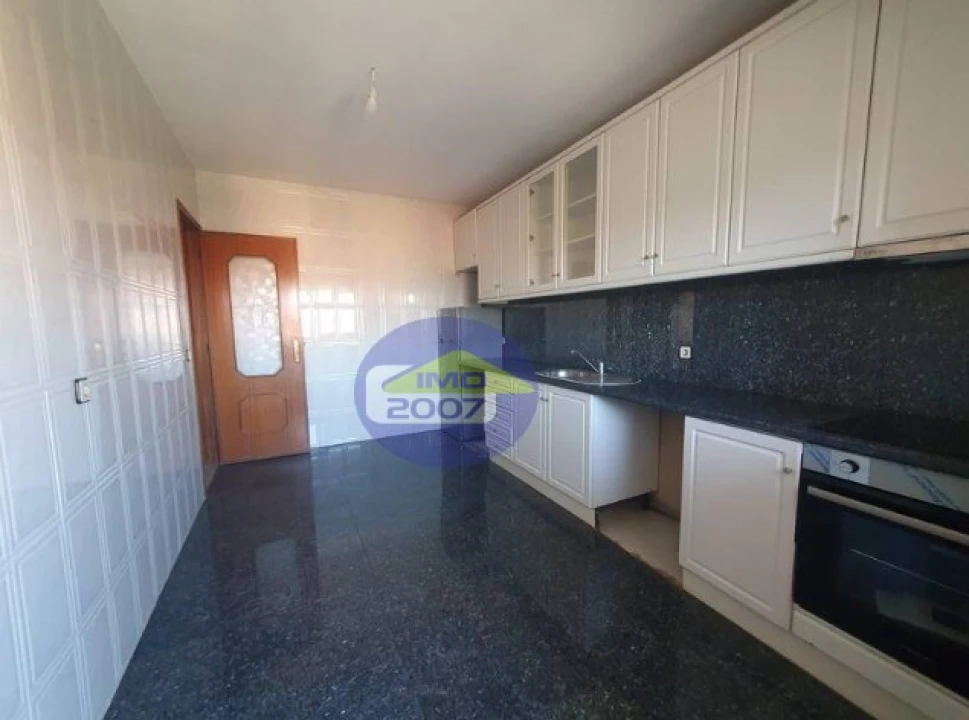 Apartamento T4 para Venda em Santa Marinha e São Pedro da Afurada Foto 2