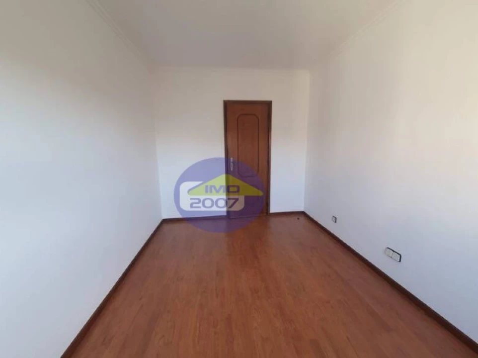 Apartamento T4 para Venda em Santa Marinha e São Pedro da Afurada Foto 15