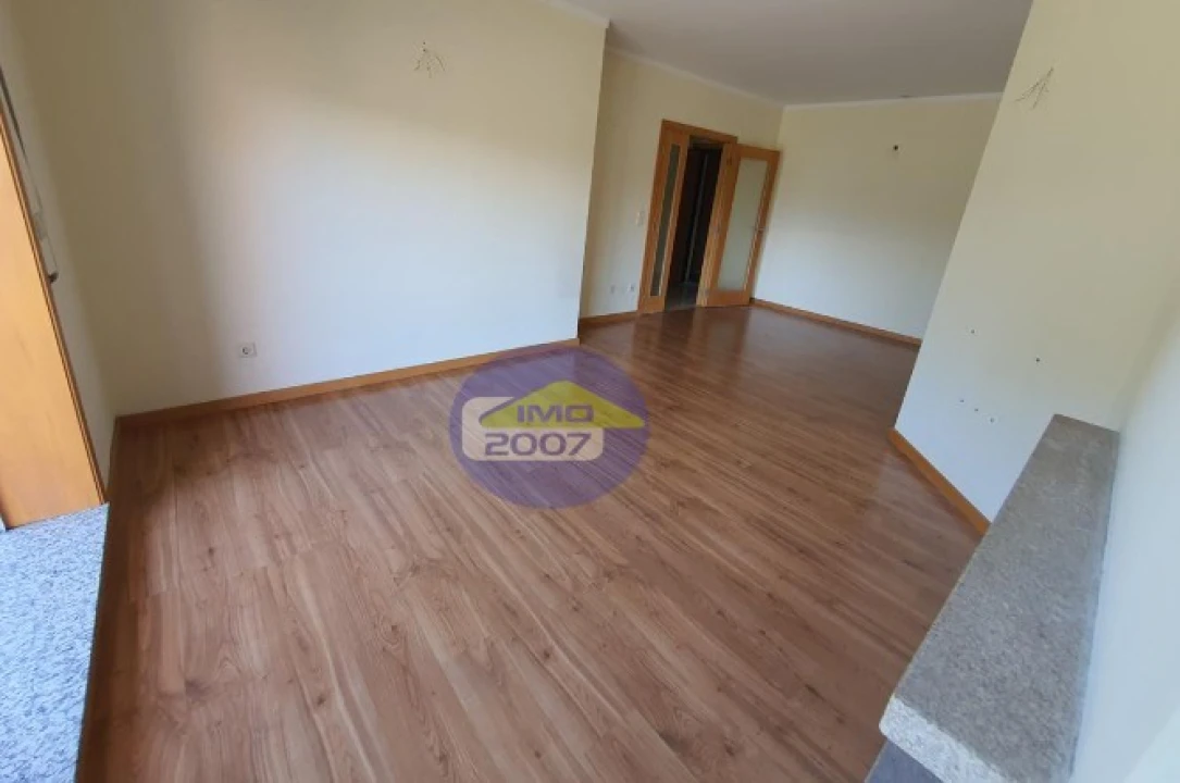 Apartamento T2 para Venda em Canelas Foto 6
