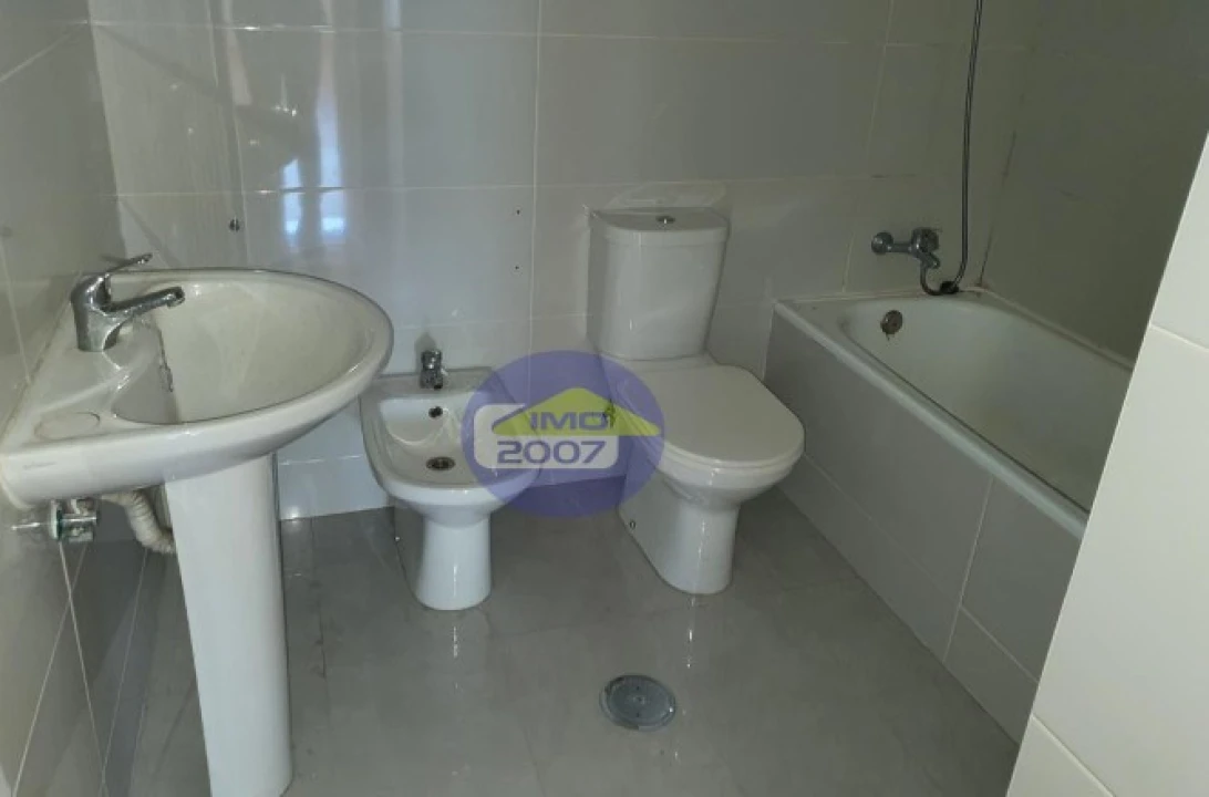 Apartamento T2 para Venda em Canelas Foto 17