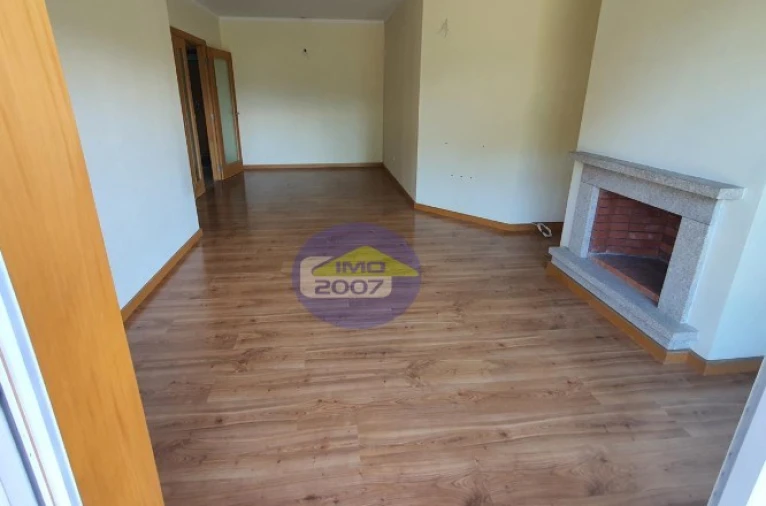 Apartamento T2 para Venda em Canelas Foto 4