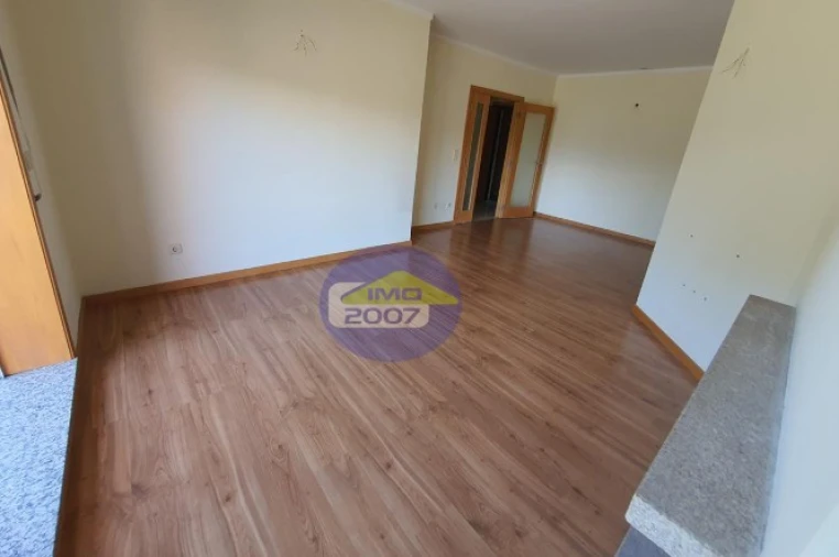 Apartamento T2 para Venda em Canelas Foto 6