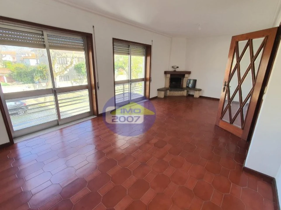 Moradia T3 para Venda em Arcozelo Foto 2