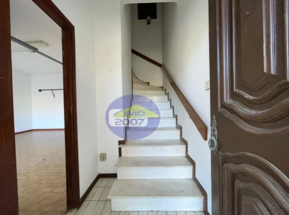 Moradia T3 para Venda em Arcozelo Foto 3