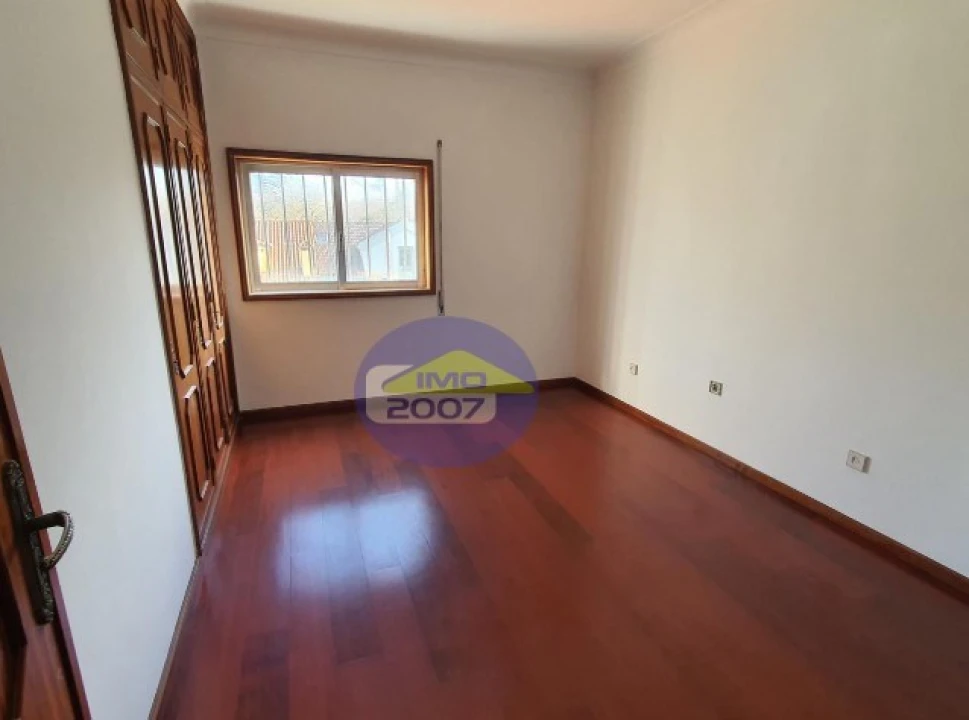 Moradia T3 para Venda em Arcozelo Foto 11