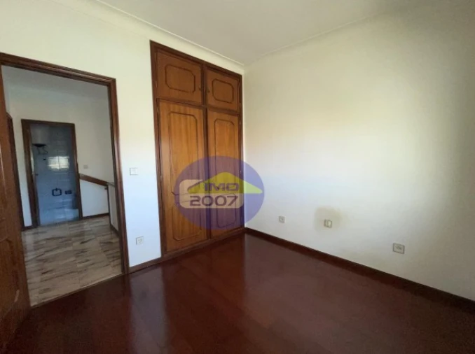 Moradia T3 para Venda em Arcozelo Foto 8