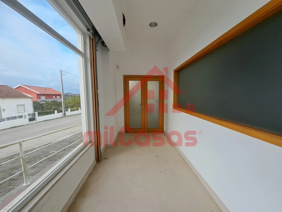 Escritório para Arrendamento em Santa Maria, São Pedro e Matacães Foto 6