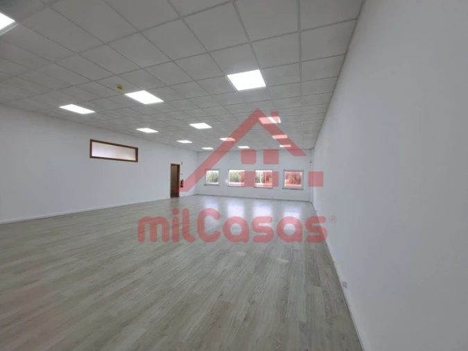 Escritório para Arrendamento em Santa Maria, São Pedro e Matacães Foto 4