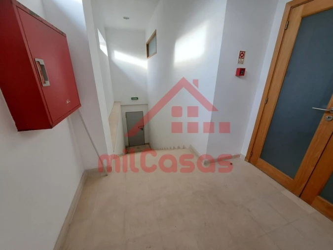 Escritório para Arrendamento em Santa Maria, São Pedro e Matacães Foto 7