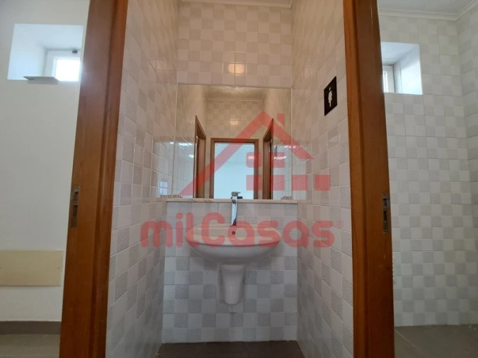 Escritório para Arrendamento em Santa Maria, São Pedro e Matacães Foto 10