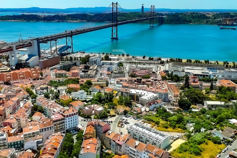 Moradia T4 para Venda em Alcantara Foto 48