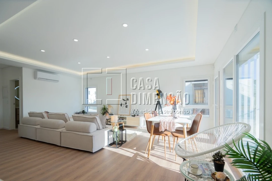 Moradia T4 para Venda em Laranjeiro e Feijó Foto 16