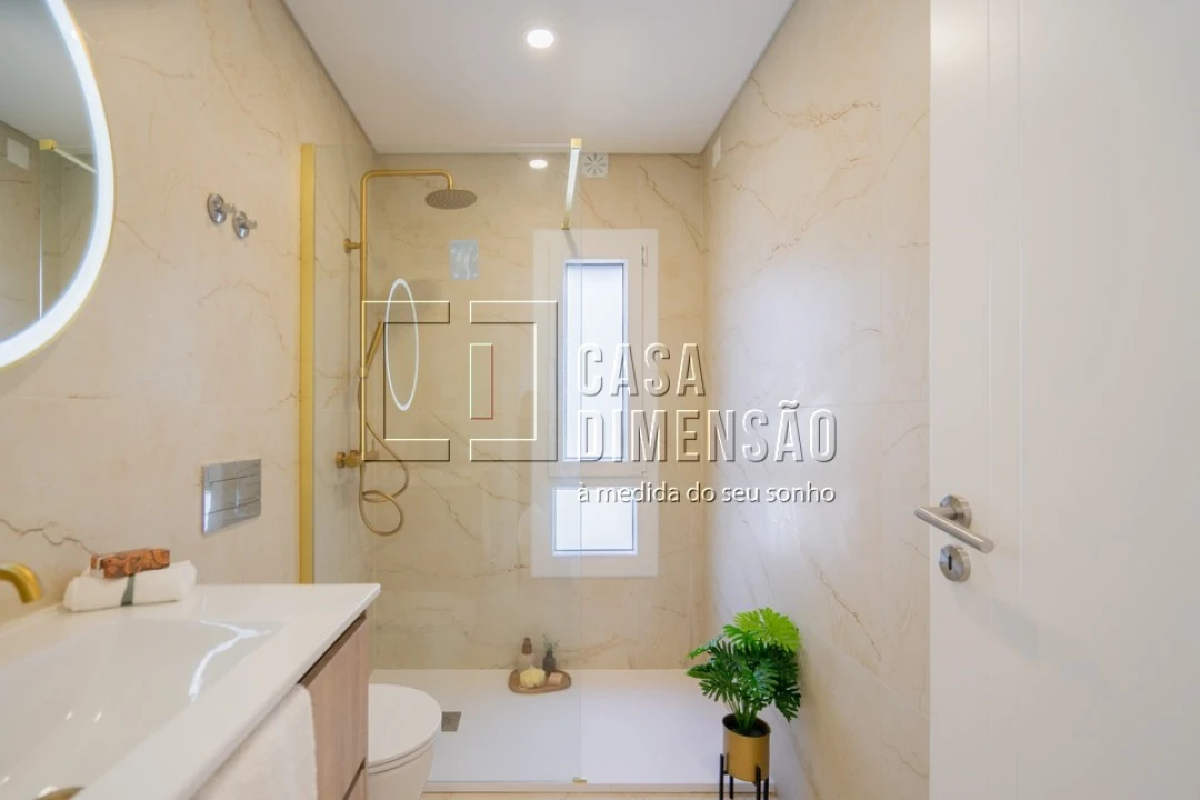 Moradia T4 para Venda em Laranjeiro e Feijó Foto 33