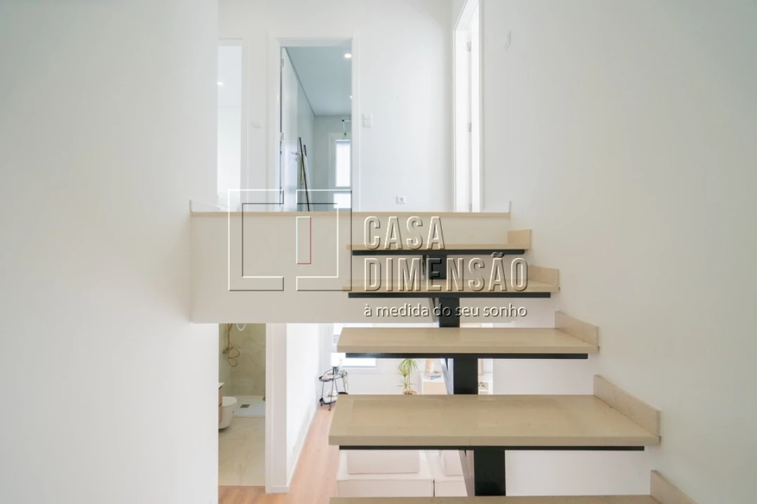 Moradia T4 para Venda em Laranjeiro e Feijó Foto 39