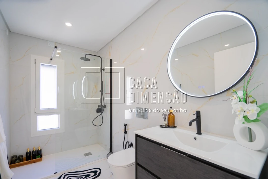 Moradia T4 para Venda em Laranjeiro e Feijó Foto 52