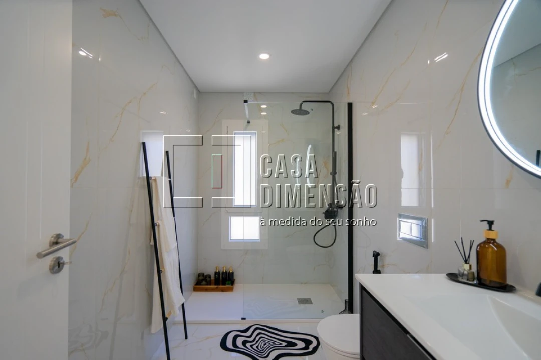 Moradia T4 para Venda em Laranjeiro e Feijó Foto 53