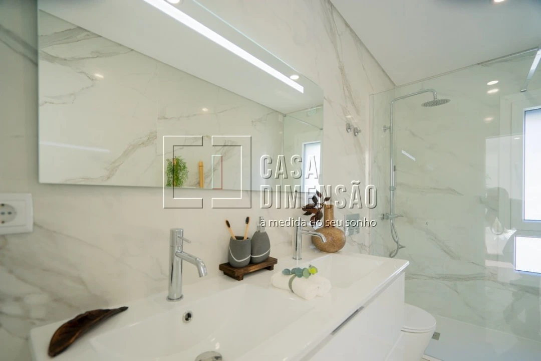 Moradia T4 para Venda em Laranjeiro e Feijó Foto 62