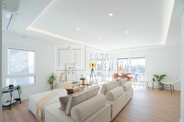 Moradia T4 para Venda em Laranjeiro e Feijó Foto 4