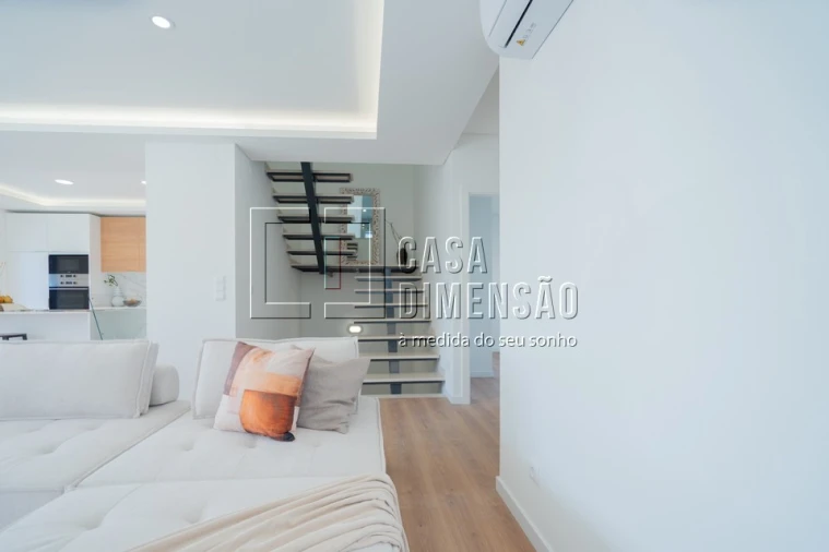 Moradia T4 para Venda em Laranjeiro e Feijó Foto 8